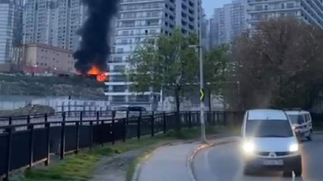 Esenyut'ta geri dönüşüm alanında yangın